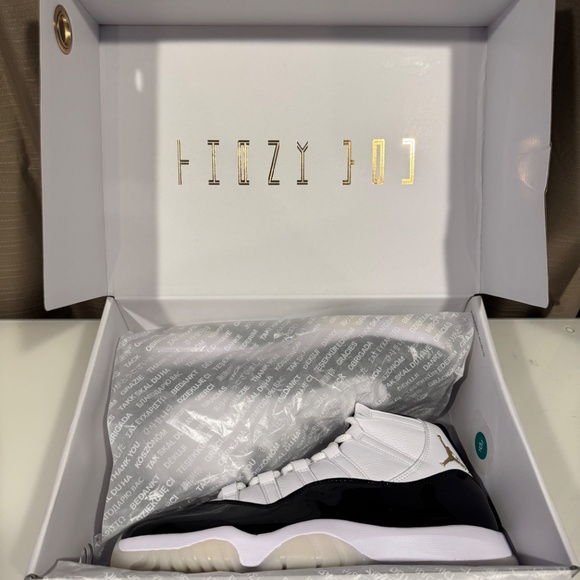 Air Jordan Retro 11 (Mens sz 11) - Picture 8 of 10